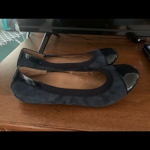 Vionic navy flats